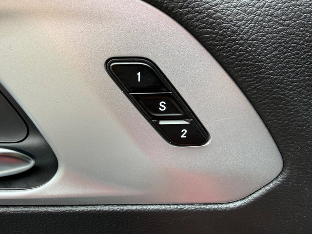 Used 2025 Chrysler Pacifica Limited FWD image 12
