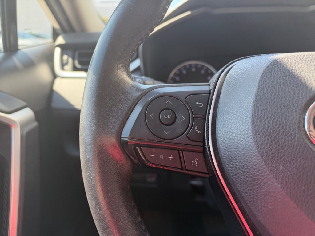 Used 2020 Toyota RAV4 XLE Premium FWD image 22
