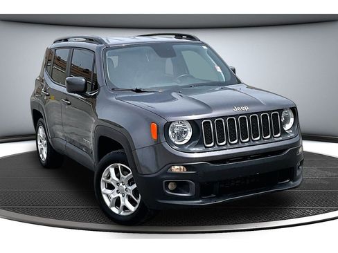 Used 2018 Jeep Renegade Latitude w/ Cold Weather Group AWD/4WD image 15
