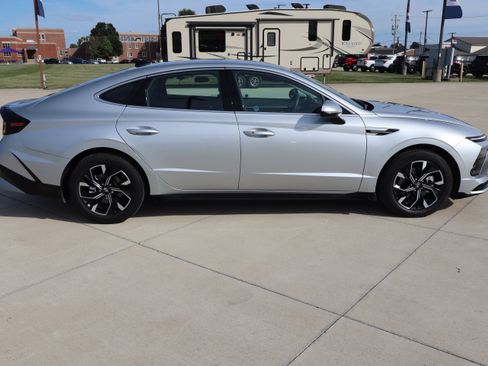 Used 2025 Hyundai Sonata SEL FWD image 4