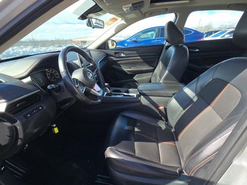 Used 2020 Nissan Altima 2.5 SR w/ Premium Package FWD image 5