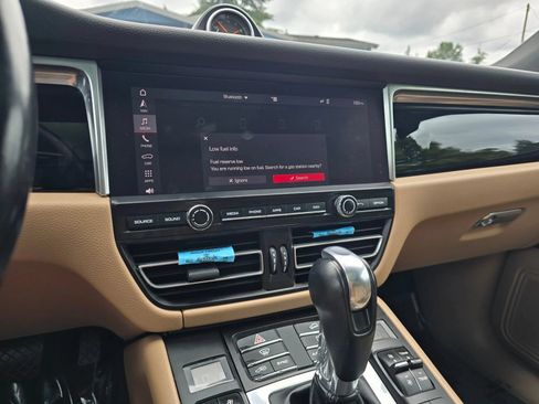 Used 2019 Porsche Macan AWD/4WD image 30