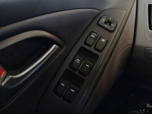 Used 2012 Hyundai Tucson GLS image 19