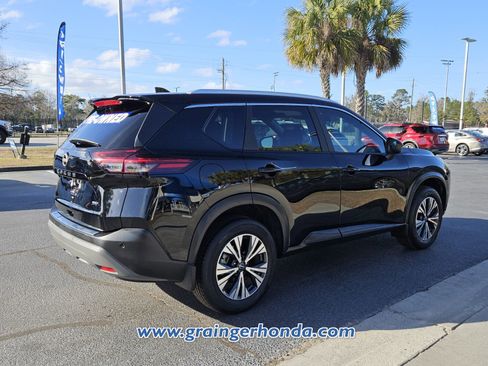 Used 2023 Nissan Rogue SV w/ SV Premium B Package image 5