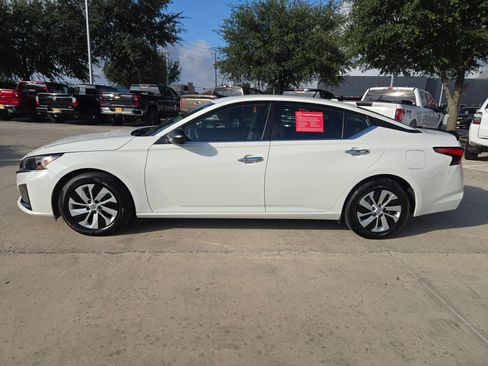 Certified 2025 Nissan Altima 2.5 S FWD image 6