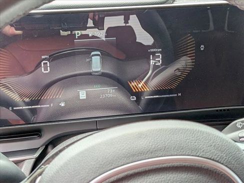 Used 2025 Kia Carnival EX image 11