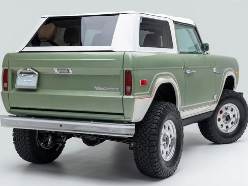Used 2025 Ford Bronco Badlands AWD/4WD image 3
