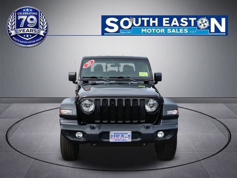 Used 2020 Jeep Gladiator Sport w/ Quick Order Package 24S AWD/4WD image 3