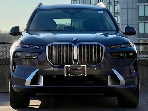 Used 2024 BMW X7 xDrive40i w/ Premium Package image 2