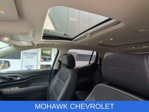 Used 2023 GMC Acadia Denali w/ Denali Ultimate Package AWD/4WD image 20