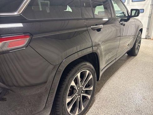 Used 2022 Jeep Grand Cherokee Overland w/ Luxury Tech Group IV image 36