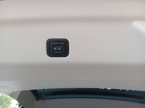 Used 2021 Cadillac Escalade Premium Luxury Platinum image 21