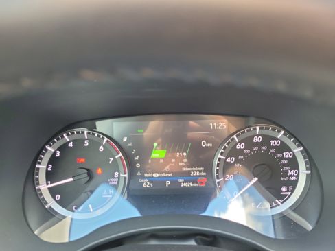 Used 2024 Toyota Highlander LE image 24