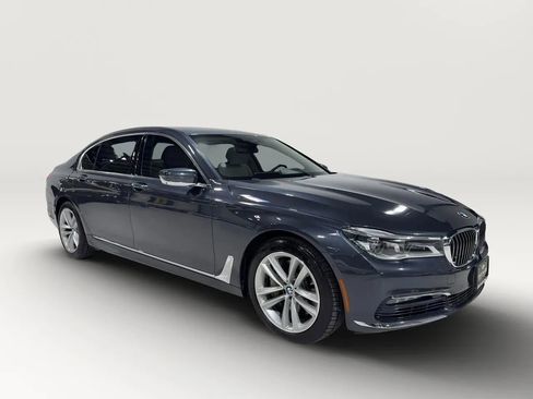 Used 2017 BMW 750i xDrive image 13