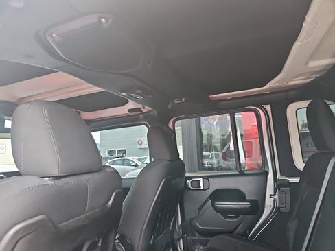 Used 2018 Jeep Wrangler Unlimited Rubicon AWD/4WD image 16
