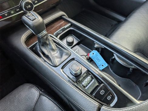 Used 2019 Volvo XC90 T6 Momentum w/ Protection Package Premier image 17