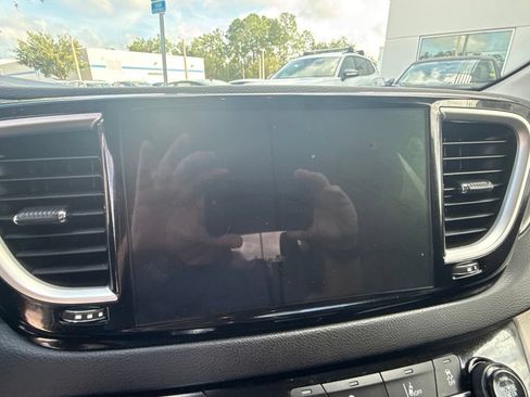 Used 2024 Chrysler Pacifica Touring-L FWD image 20