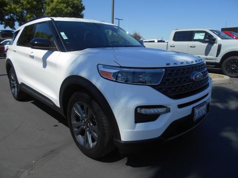 Used 2023 Ford Explorer XLT w/ Equipment Group 202A image 2
