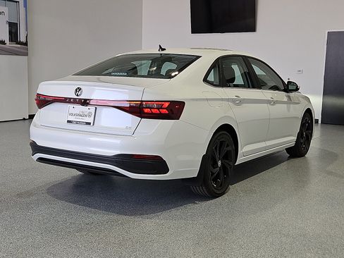 New 2026 Volkswagen Jetta SE FWD image 9