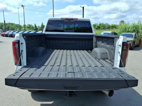 Used 2025 GMC Sierra 2500 AT4X AWD/4WD image 12