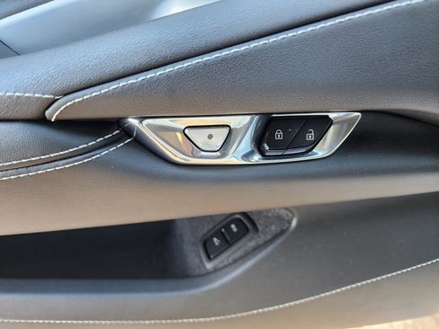 Used 2021 Chevrolet Corvette Stingray Preferred Cpe w/ Z51 Performance Package image 19