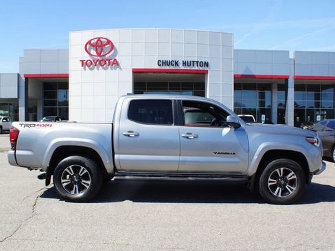 Used 2019 Toyota Tacoma TRD Sport image 1