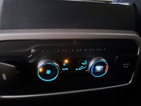 Used 2024 Ford Expedition XLT image 26