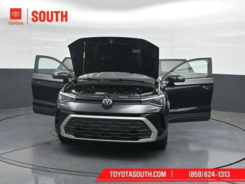 Used 2025 Volkswagen Taos SE FWD image 56