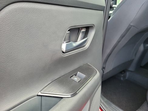 Used 2025 Nissan Kicks SV w/ Charging Package image 13