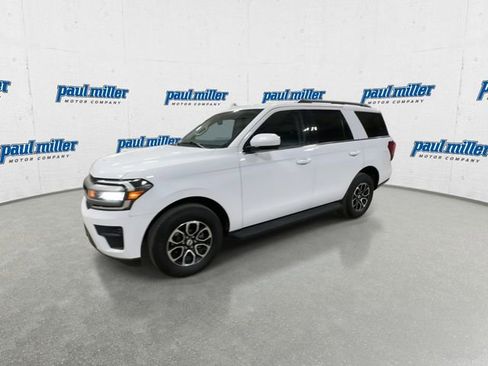 Used 2024 Ford Expedition XLT image 5