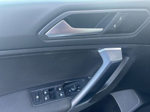 Used 2021 Volkswagen Tiguan S image 22