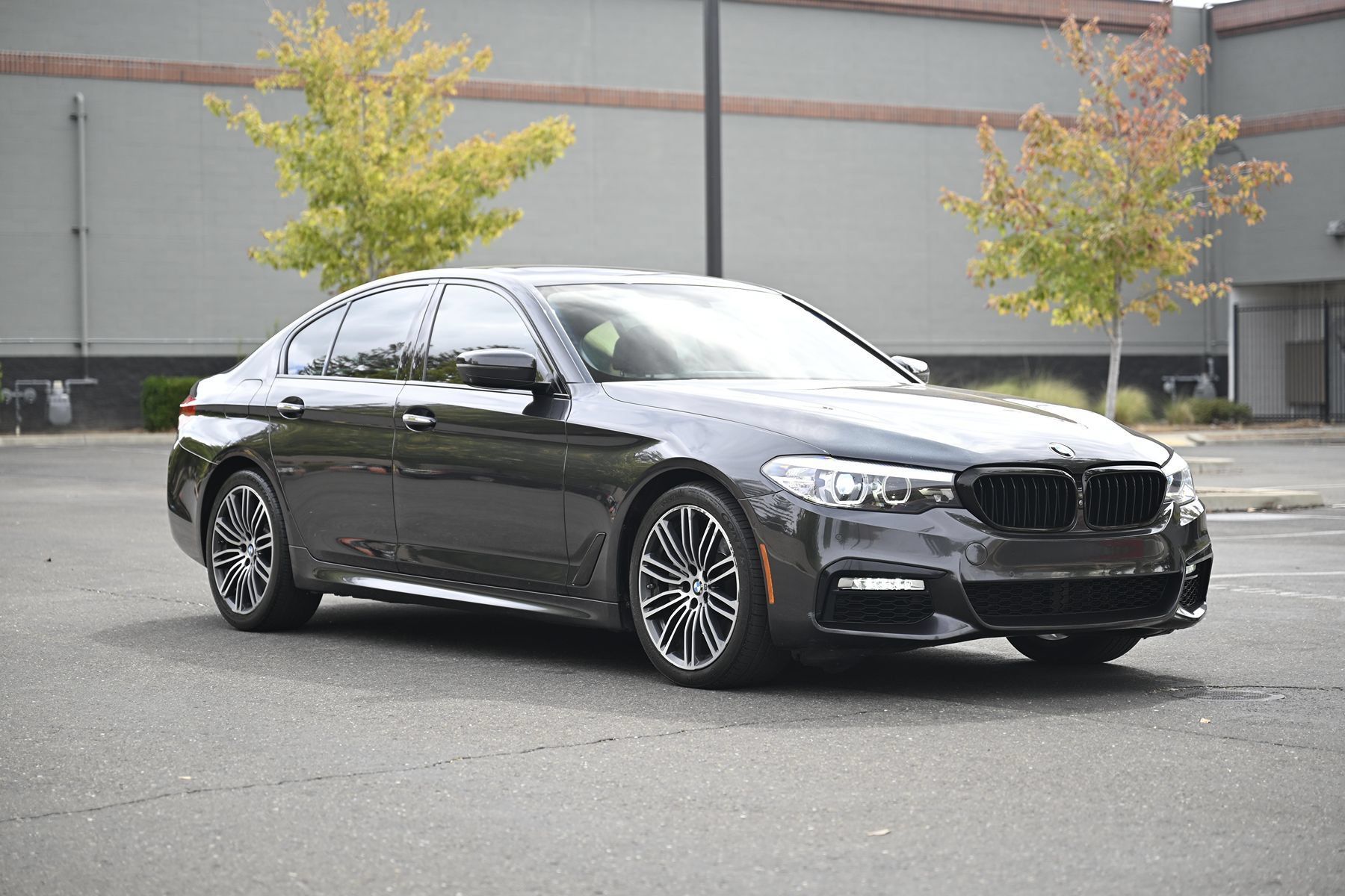 Used 2018 BMW 540i xDrive AWD/4WD image 1
