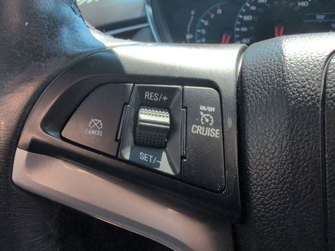 Used 2020 Chevrolet Trax LT w/ LT Convenience Package AWD/4WD image 19