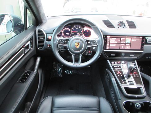 Used 2021 Porsche Cayenne GTS AWD/4WD image 38