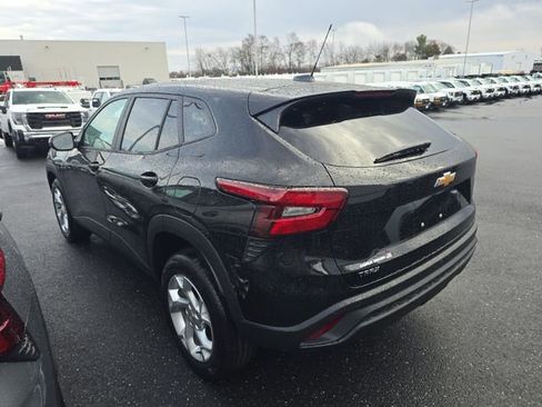New 2026 Chevrolet Trax LS w/ LS Convenience Package image 3