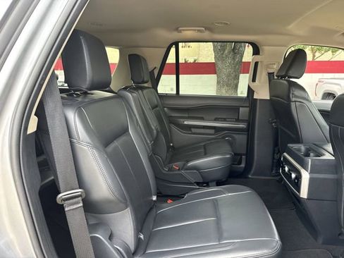 Used 2024 Ford Expedition XLT AWD/4WD image 32