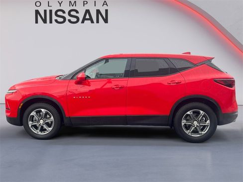 Used 2023 Chevrolet Blazer LT image 2