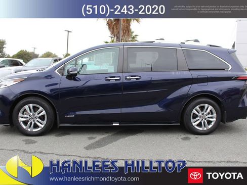 Used 2021 Toyota Sienna Limited image 2