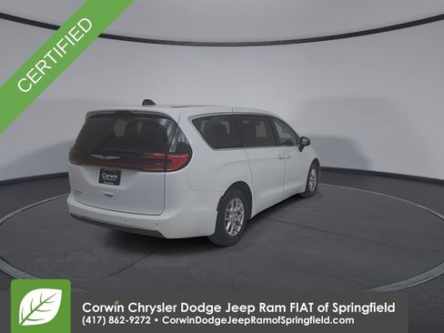 Certified 2023 Chrysler Pacifica Touring-L image 14