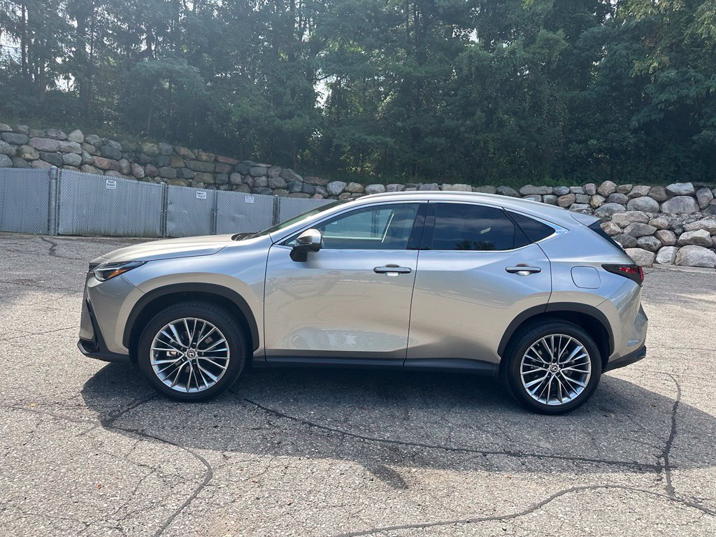 Used 2022 Lexus NX 350h AWD w/ Vision Package image 2