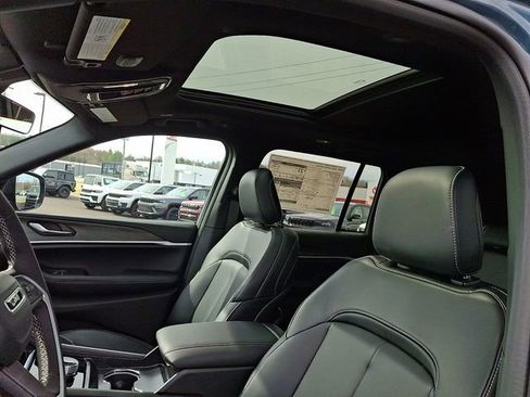 New 2026 Jeep Grand Cherokee Limited AWD/4WD image 16