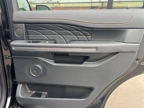 Used 2024 Ford Expedition Platinum image 13