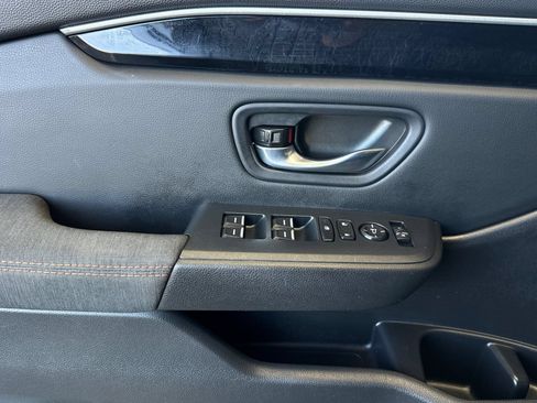 Certified 2025 Honda Pilot Sport image 11