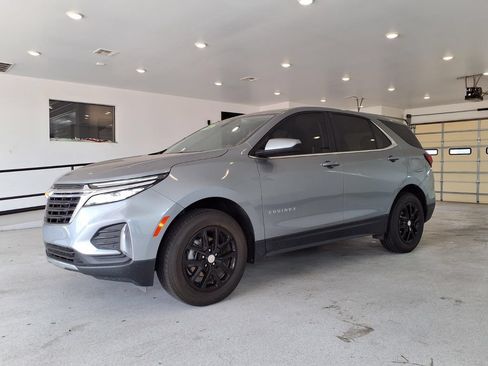 Used 2024 Chevrolet Equinox LT AWD/4WD image 2