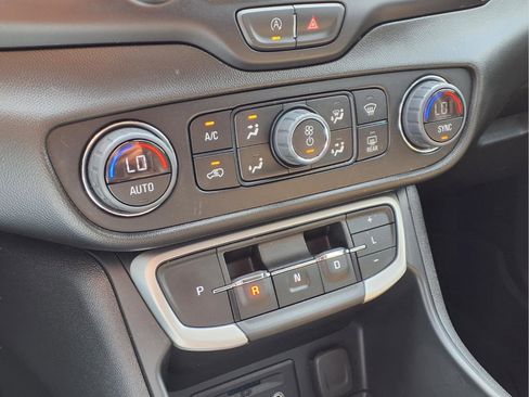 Used 2022 GMC Terrain SLT w/ Elevation Edition image 19