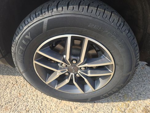 Used 2020 Jeep Grand Cherokee Laredo w/ Laredo X Package image 22