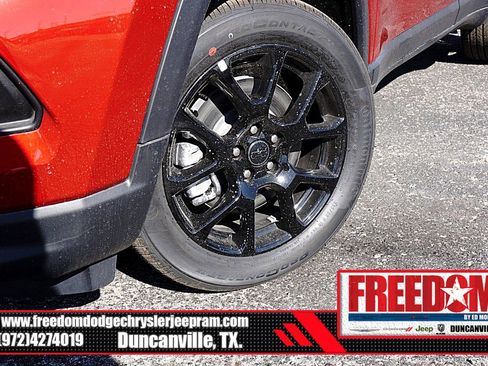 New 2026 Jeep Compass Latitude image 9