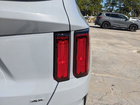 Certified 2023 Kia Sorento SX image 11