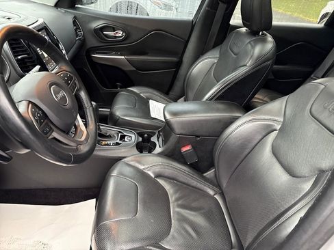 Used 2019 Jeep Cherokee Limited image 9