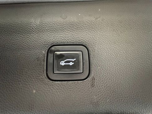 Used 2019 Buick Enclave Essence image 38